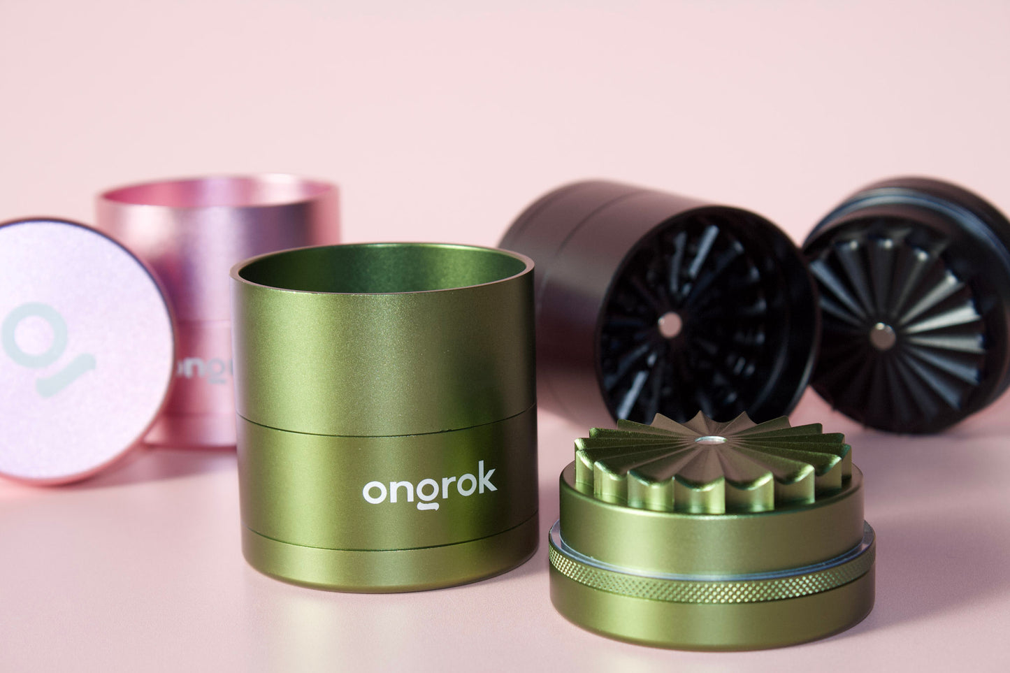 5 Piece, Flower Petal Toothless Grinder with Storage / Ongrok