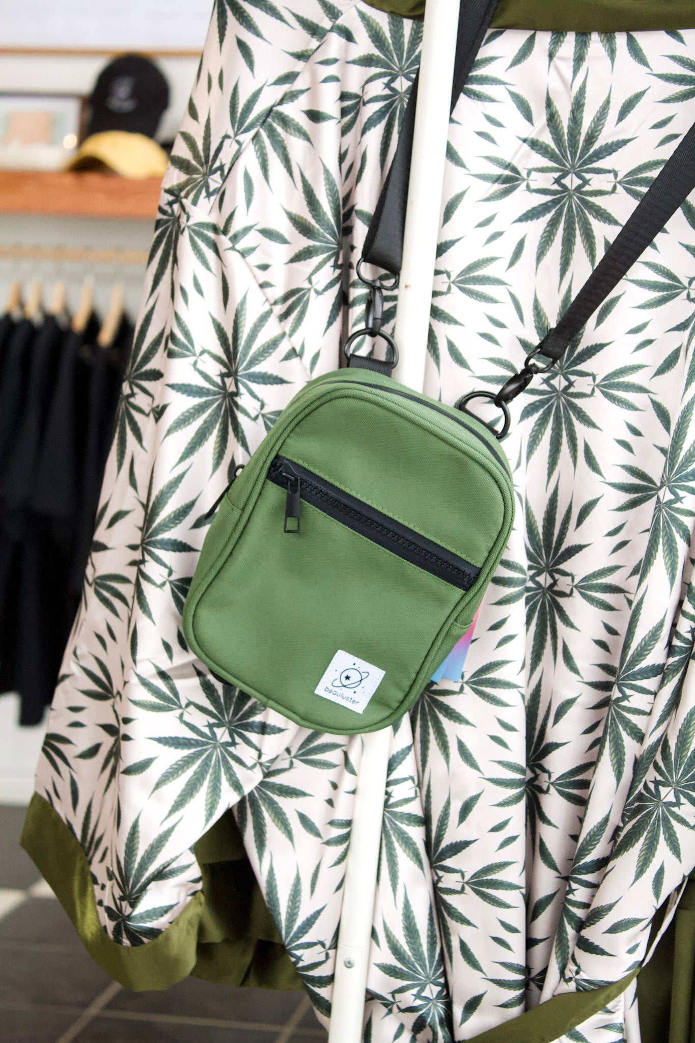 Scent Proof Crossbody Storage bag / Beauluster