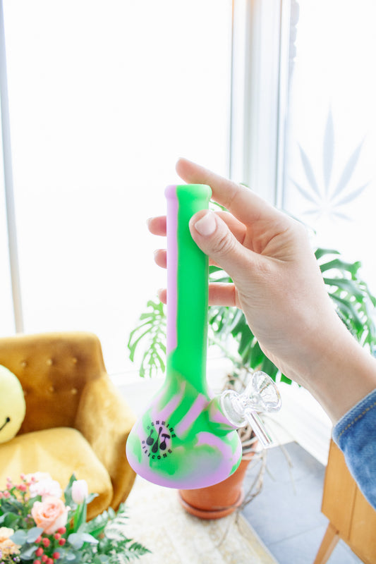 7.5" Beaker Silicone Bong