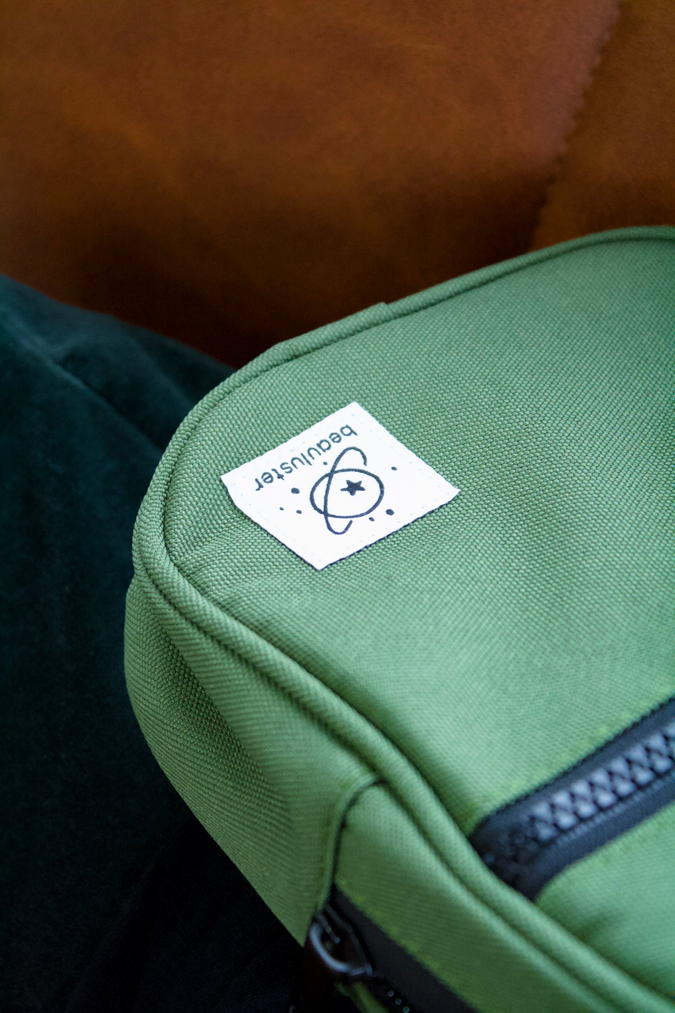 Scent Proof Crossbody Storage bag / Beauluster