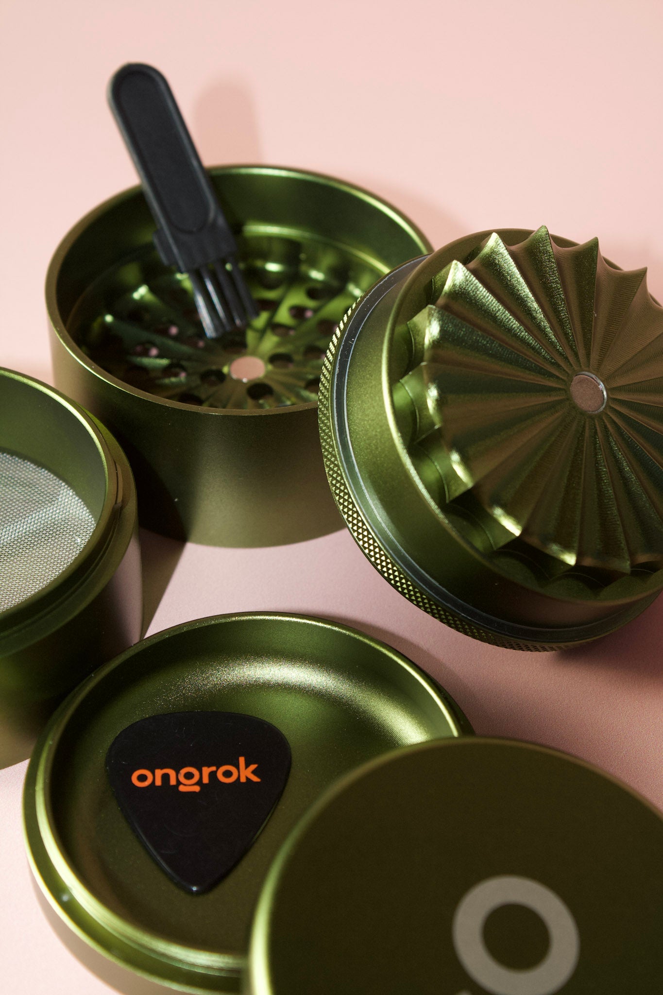 5 Piece, Flower Petal Toothless Grinder with Storage / Ongrok