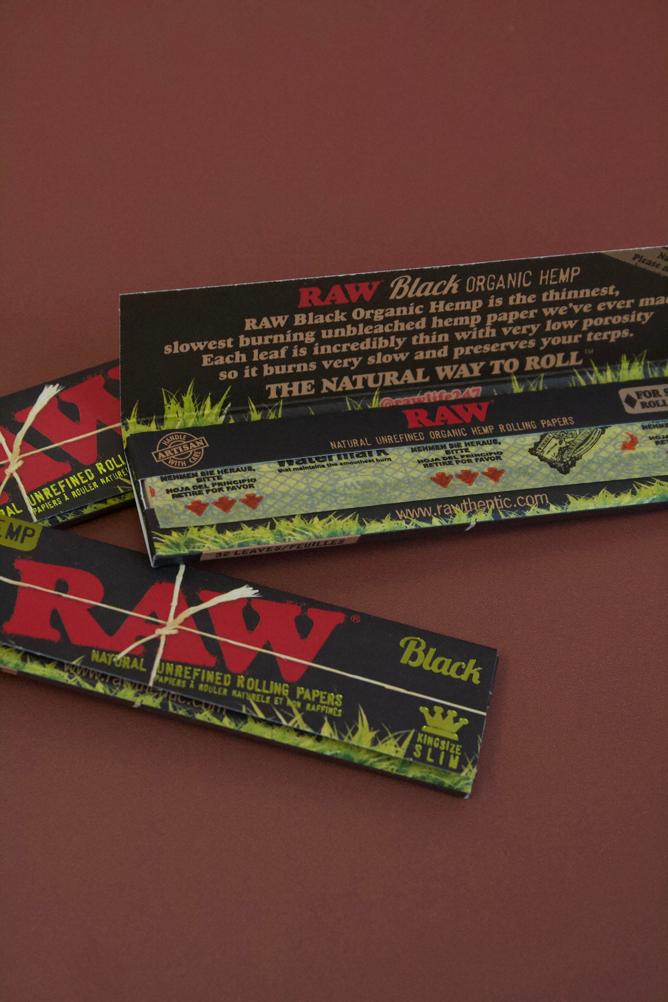 Raw Black Organic King Size Slim Rolling papers / Raw