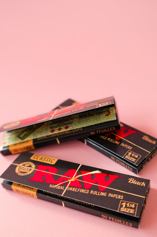 RAW Black 1 1/4 Rolling Papers